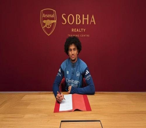 官方：阿森納從斯托克城簽下18歲后衛杰登狄克遜