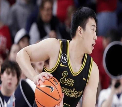 男籃集訓(xùn)鋒線引擔(dān)憂！沒一個有持球能力，沒王俊杰還是不行！