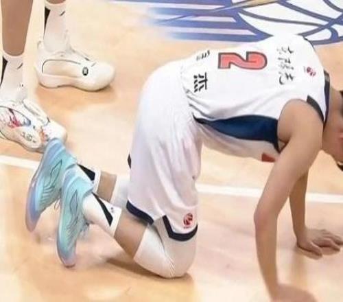 有傷在身！曝徐杰將前往國家隊報到后評估傷情此前多次崴腳引關(guān)注