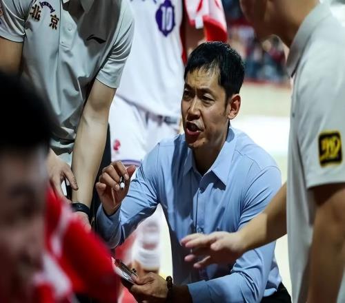 獲泰倫盧BUFF后終輸球，第8位下課主帥即將誕生，球迷：楊鳴快來