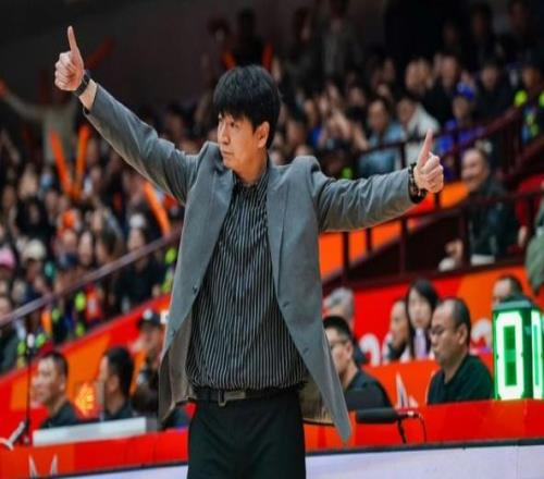 山東男籃拒絕輸球！全力淘汰浙江隊，瓊斯上演首秀，央視直播