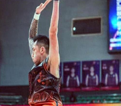 俱樂部杯山東戰稠州，兩隊四點相同半斤八兩，一點不同高速有優勢