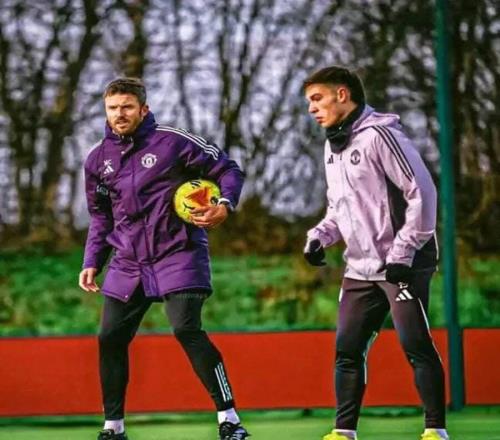 曼聯(lián)今夏愿3000萬賣烏加特！拉爵因他改變轉(zhuǎn)會策略，清洗名單6人