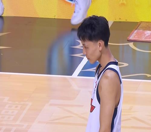 無緣國家隊12人大名單徐杰傷情曝光，男籃后衛線慘遭重大打擊！