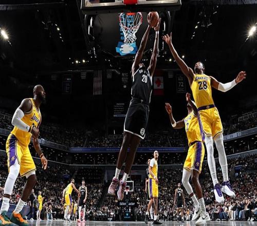 慘敗中的最大亮點(diǎn)！籃網(wǎng)替補(bǔ)中鋒簡(jiǎn)直是打爆了湖人內(nèi)線