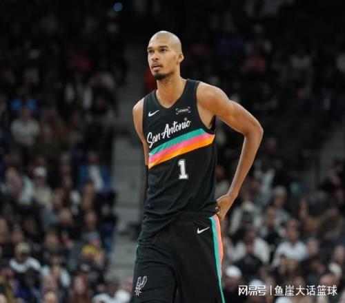 雷霆完敗！文班22+14一點該批，雷霆3人20+，福克斯15+10全隊第一