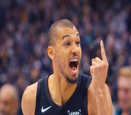 單賽季4殺衛冕冠軍！文班亞馬劃水22+14+2封蓋，馬刺輕取殘陣雷霆