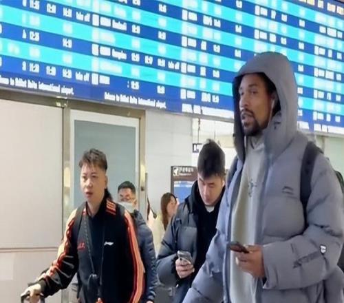 胡明軒領(lǐng)銜三名國手缺席！廣東抵達呼和浩特殘陣再戰(zhàn)上海引關(guān)注