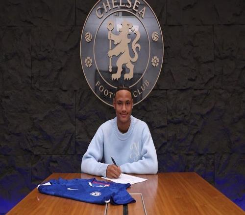 官方：切爾西與阿森納舊將埃布埃之子簽署首份職業合同