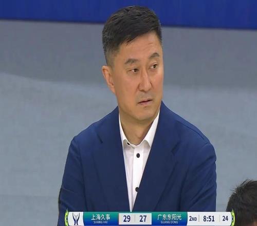 廣東男籃9分完敗不敵上海，無緣杯賽四強，奎因37+14洛夫頓31+11