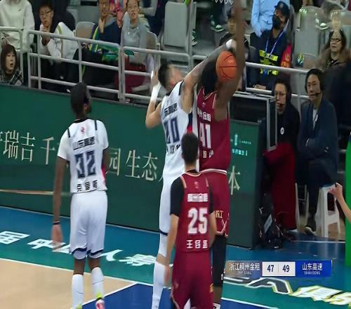 驚險1分險勝！CBA杯第1支4強出爐：陳林堅閃耀1戰，強硬3分制勝！