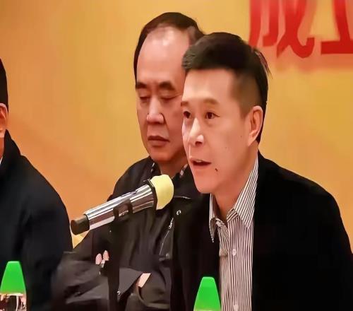 倒反天罡！杜鋒高升后反成陳老板上級，朱芳雨也是他下屬，太牛了