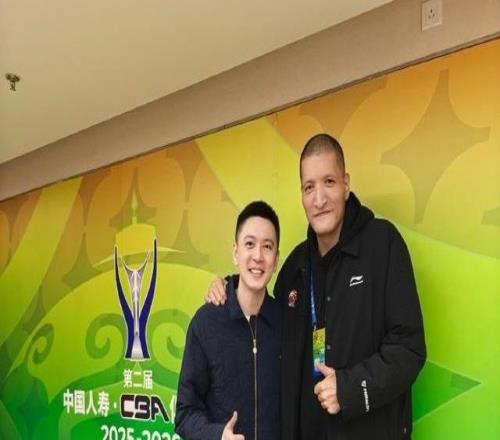 楊鳴卸任遼籃主帥現身CBA杯舉辦地：社媒曬與巴特爾等名宿合照