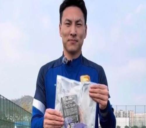 前鋒閆鵬隨鯤城冬訓(xùn)，他曾幫助英博完成中冠到中超的三連跳