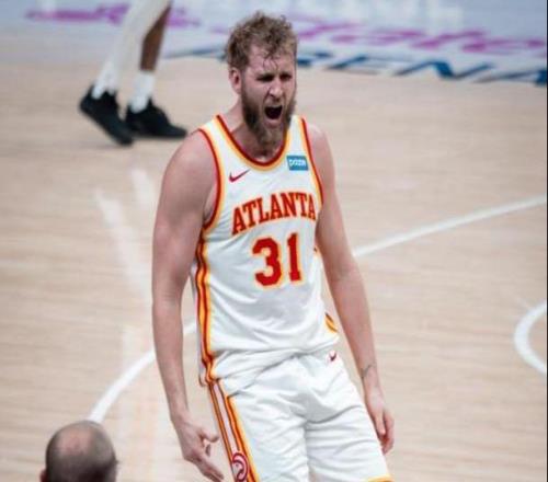 太離譜了！狂轟26+11+5+4！你快打成濃眉了