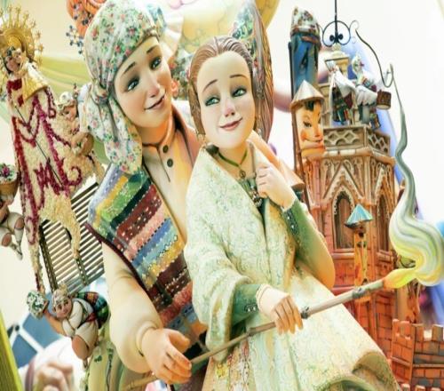 世體：瓦倫西亞法雅節(jié)開展，姆巴佩和亞馬爾的雕塑引發(fā)關(guān)注