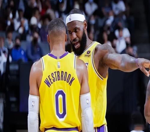 不打了！再見湖人！離開詹姆斯后，你又成NBA棄子，離退役不遠了