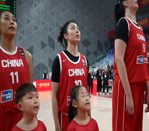 中國女籃56分大勝，張子宇21分聯手劉禹彤，楊舒予5中0