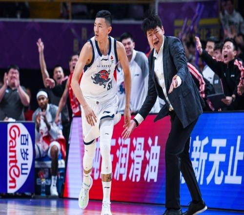 山東男籃挺進杯賽四強，陳林堅爆發，說明書已找到