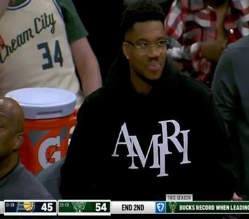 字母哥開心觀戰(zhàn)！雄鹿拒20分逆轉(zhuǎn)三殺步行者3連勝波特23+7+8