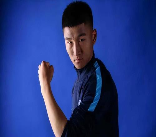 大連英博2025中超保級：引援，機遇，關(guān)鍵人物，與未來展望