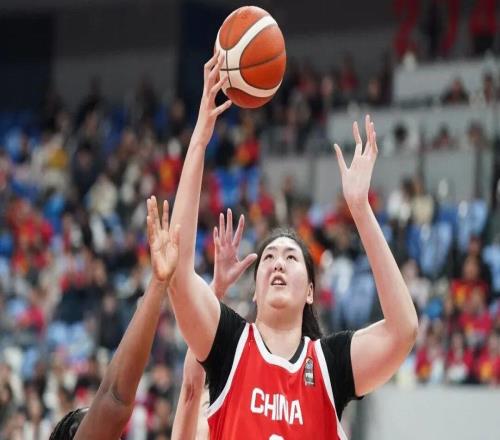 中國(guó)女籃熱身賽開(kāi)門(mén)紅，張子宇砍下21分