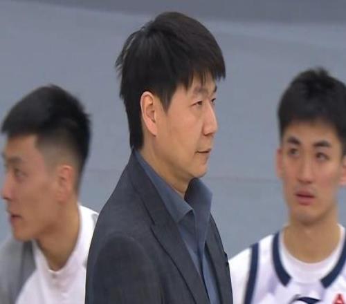 上海vs山東CBA杯半決賽12人名單：洛夫頓PK克里斯，劉錚復出