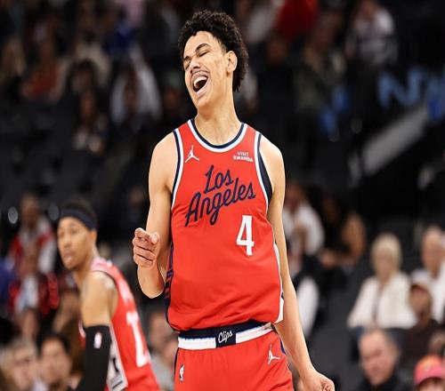 穩(wěn)定性還是差了一些！快船鋒線新秀面對國王的表現(xiàn)真是堪稱災(zāi)難