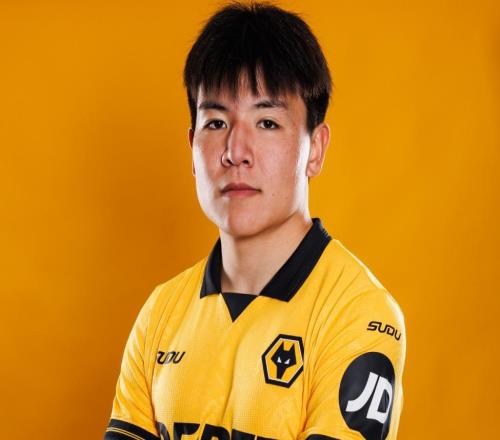 34！徐彬狼隊首秀無緣開門紅，11次搶斷驚艷，逼搶造首球難救主