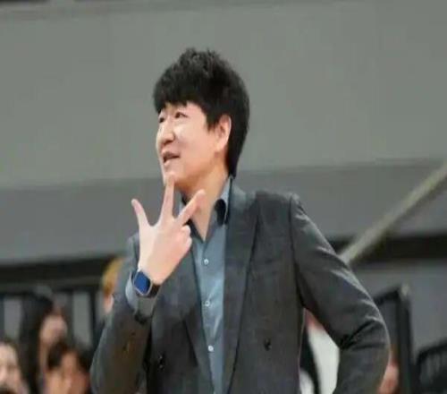 死守信源二十年，我成了CBA唯一“官宣追不上”的記者