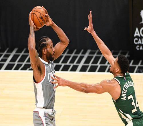 內外線側翼的補強勢在必行卻始終未見行動火箭或許在為休賽期追逐字母哥與小卡而蓄勢待發_NBA直播