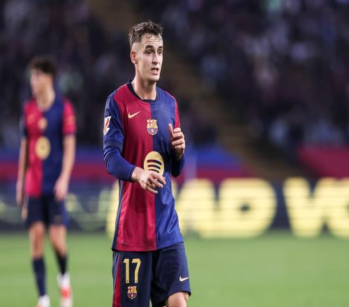 每體：弗里克教練對卡薩多滿懷信任，而卡薩多從未有過離開巴薩的念頭_西甲直播