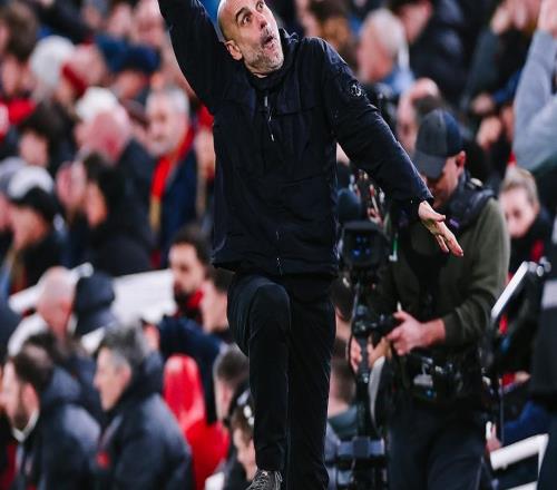 教練也能撲多納魯馬最后時刻上演神撲，瓜迪奧拉模仿其動作