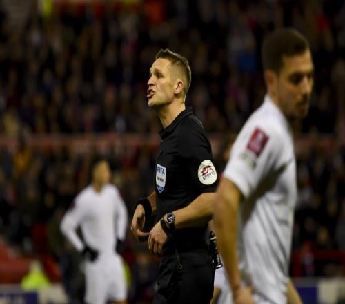 前英超裁判點(diǎn)評(píng)利物浦對(duì)曼城的爭(zhēng)議判罰：裁判完全沒得選，正確判罰完全不意外_英超直播