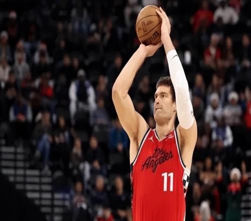 虐森林狼泰倫盧嗨了！贊4將防守，給予柯林斯肯定，小卡主動擔責