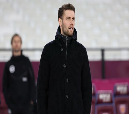 布萊頓跟隊：球迷對許爾策勒愈發(fā)不滿，但他的帥位暫時安全