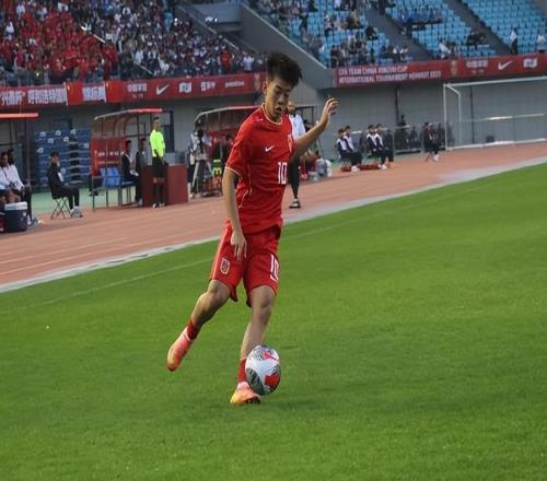國足7比0狂勝！頭號球星鄺兆鐳造3球，實力超同齡人，能踢中超嗎