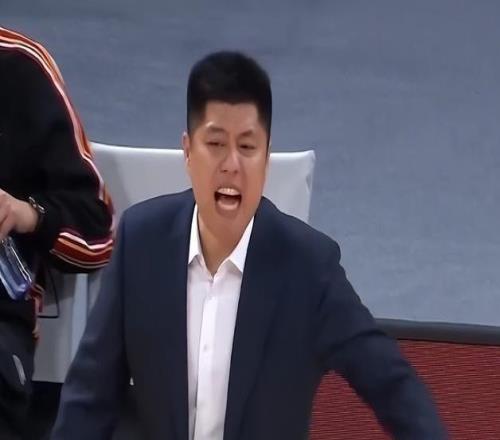 潘江：迎戰(zhàn)衛(wèi)冕冠軍要避免無謂犯規(guī)一直鼓勵(lì)原帥有機(jī)會(huì)就堅(jiān)決出手