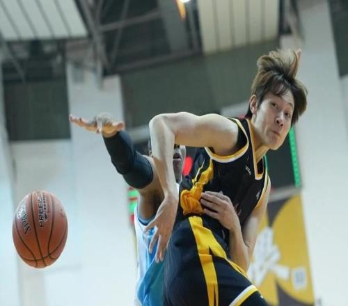 61比60壓哨絕殺！女籃新霸主斬獲三連勝：天才小將轟25分9板！