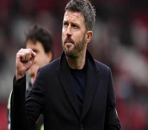 郵報：卡里克場上帶隊贏球場下謹言慎行，是阿莫林的完美對照