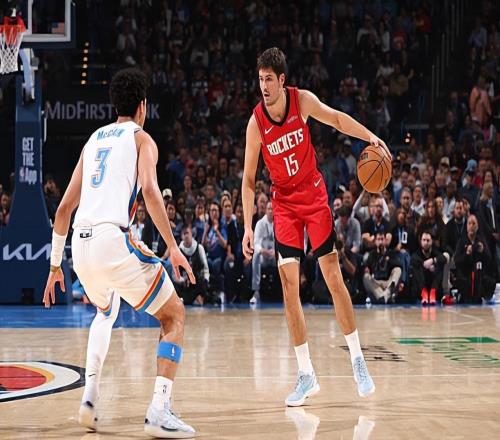 看起來(lái)狀態(tài)恢復(fù)了一些，但火箭探花郎在場(chǎng)上的效果依然不太理想