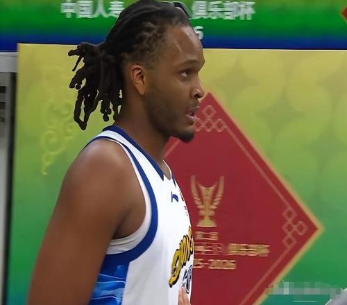 廣廈爆發內訌！卡爾頓情緒失控對噴隊友，兩人吵起來，真是丟人