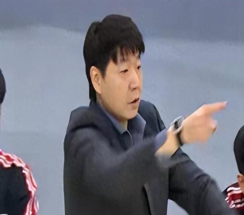 6投0中！邱彪揪出頭號水貨，讓36歲老將單節20分，鐵閘5分鐘犯滿