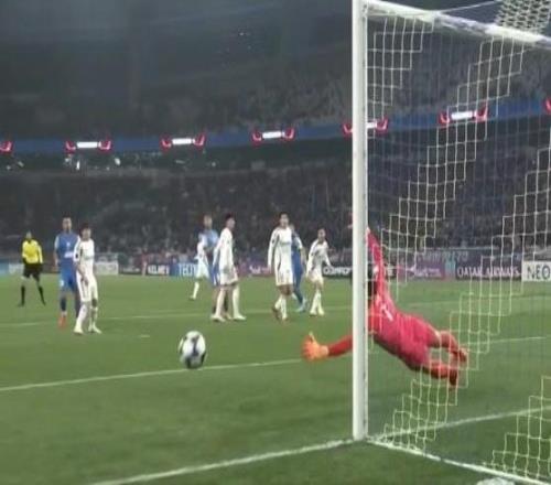 劉越：斯盧茨基換人依舊執(zhí)著前場(chǎng)局部配合比較單一