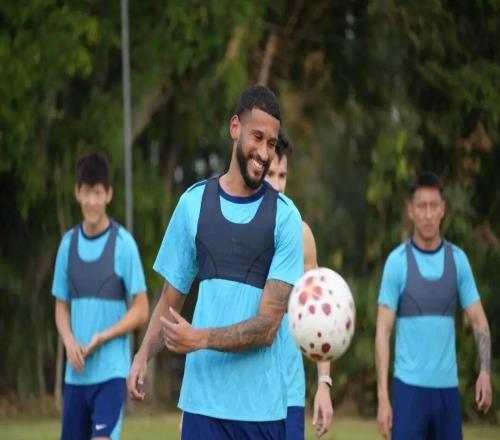 鑄牢第一道防線！武漢三鎮新援阿德里亞諾：無懼壓力，展示自我