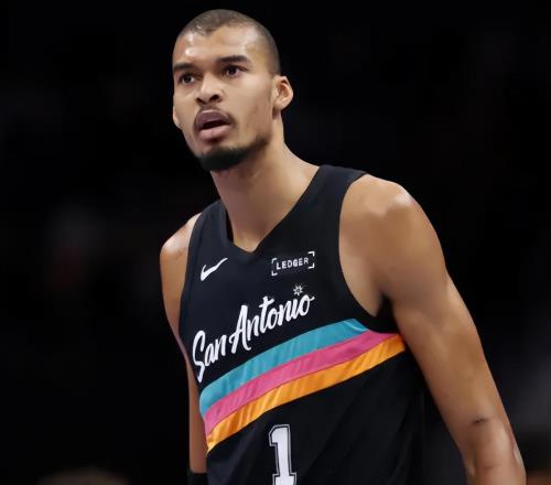 布倫森轟40+5+8仍無緣今日最佳！對不起，你碰到暴走的文班亞馬了