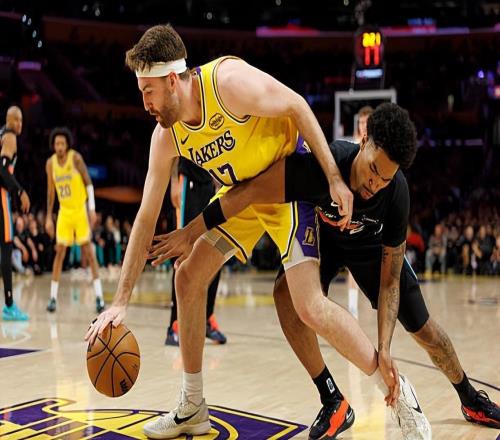 明明進攻能力相當出色，但湖人卻并沒有將最后一個名額留給他