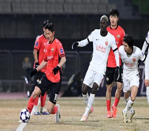 海港新外援中超亂殺！光頭確立新標準，江原主帥疑似陰陽中超冠軍