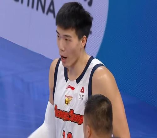 太適合廣東隊！馬刺裁掉22歲內(nèi)線樂透秀，或被朱芳雨搶下