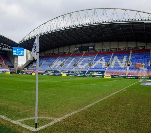 哀悼，一名維岡球迷看比賽時(shí)突發(fā)疾病，送醫(yī)后去世